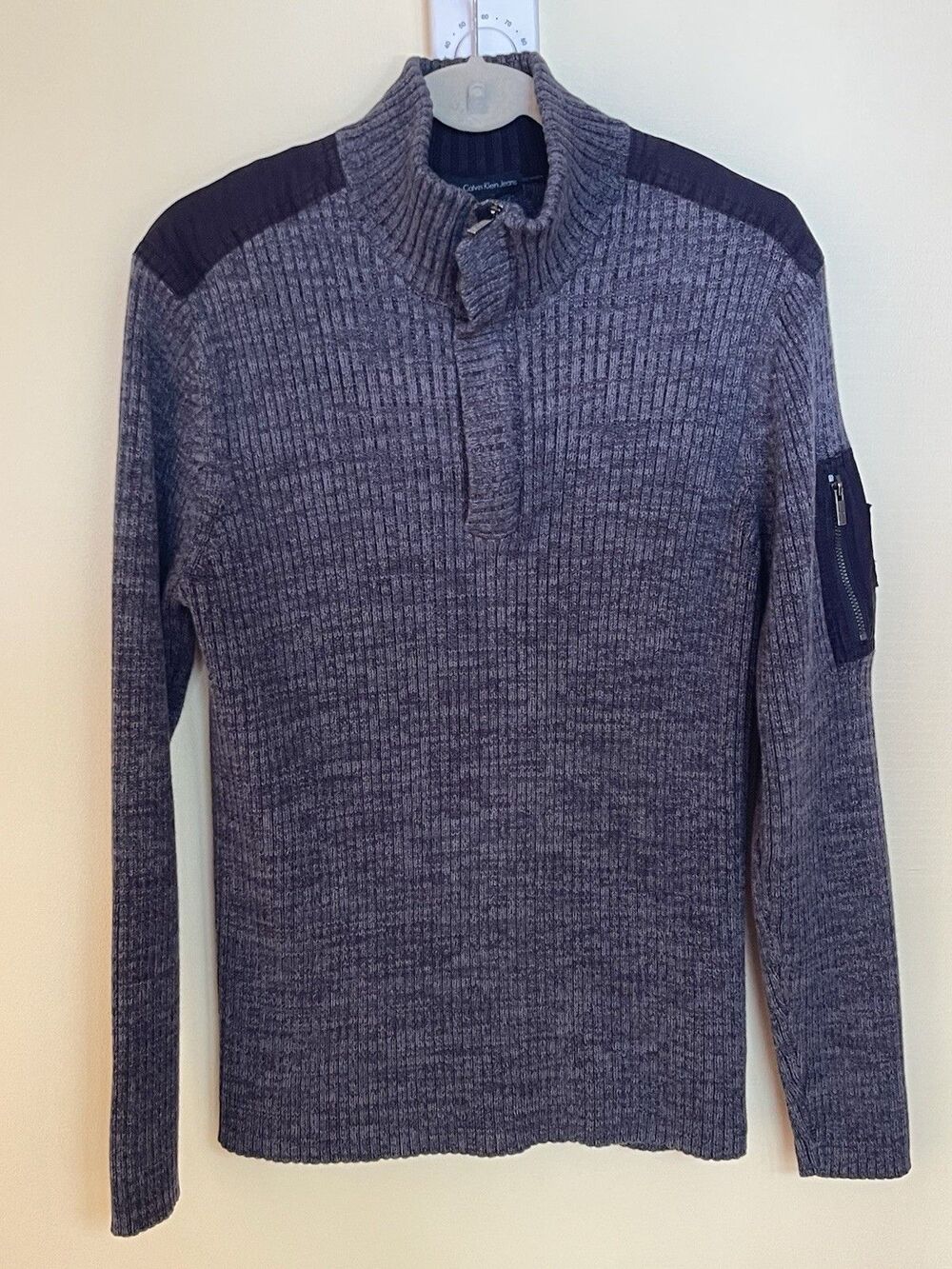 Calvin Klein Jeans Men's 1/4 Zip Ribbed Sweater Gray/Black Shoulder Patch Size L